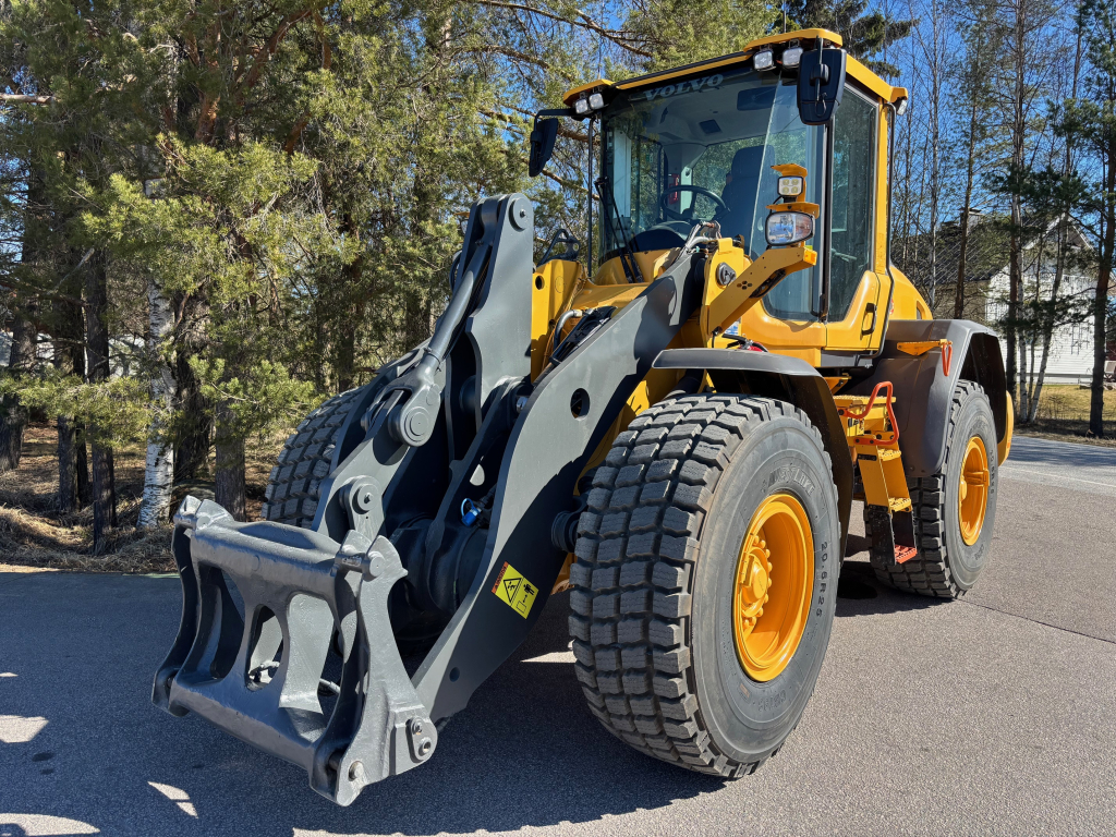 VOLVO L90H + GYORS CSATLAKOZÓ + KIEGÉSZÍTŐ HIDRAULIKA + BSS + CDC + KIEGÉSZÍTŐ ELLENSÚLY + 100% GUMIK kuva 3