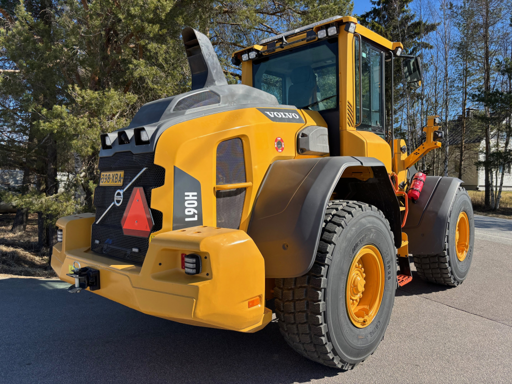 VOLVO L90H + GYORS CSATLAKOZÓ + KIEGÉSZÍTŐ HIDRAULIKA + BSS + CDC + KIEGÉSZÍTŐ ELLENSÚLY + 100% GUMIK kuva 4