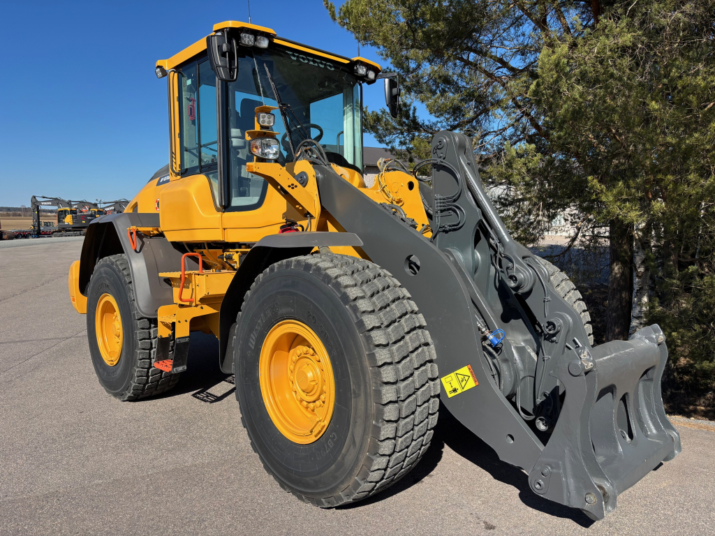 VOLVO L90H + GYORS CSATLAKOZÓ + KIEGÉSZÍTŐ HIDRAULIKA + BSS + CDC + KIEGÉSZÍTŐ ELLENSÚLY + 100% GUMIK kuva 5
