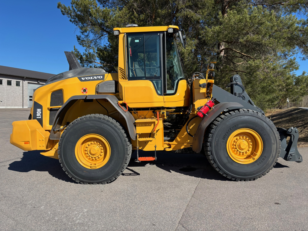 VOLVO L90H + GYORS CSATLAKOZÓ + KIEGÉSZÍTŐ HIDRAULIKA + BSS + CDC + KIEGÉSZÍTŐ ELLENSÚLY + 100% GUMIK kuva 6