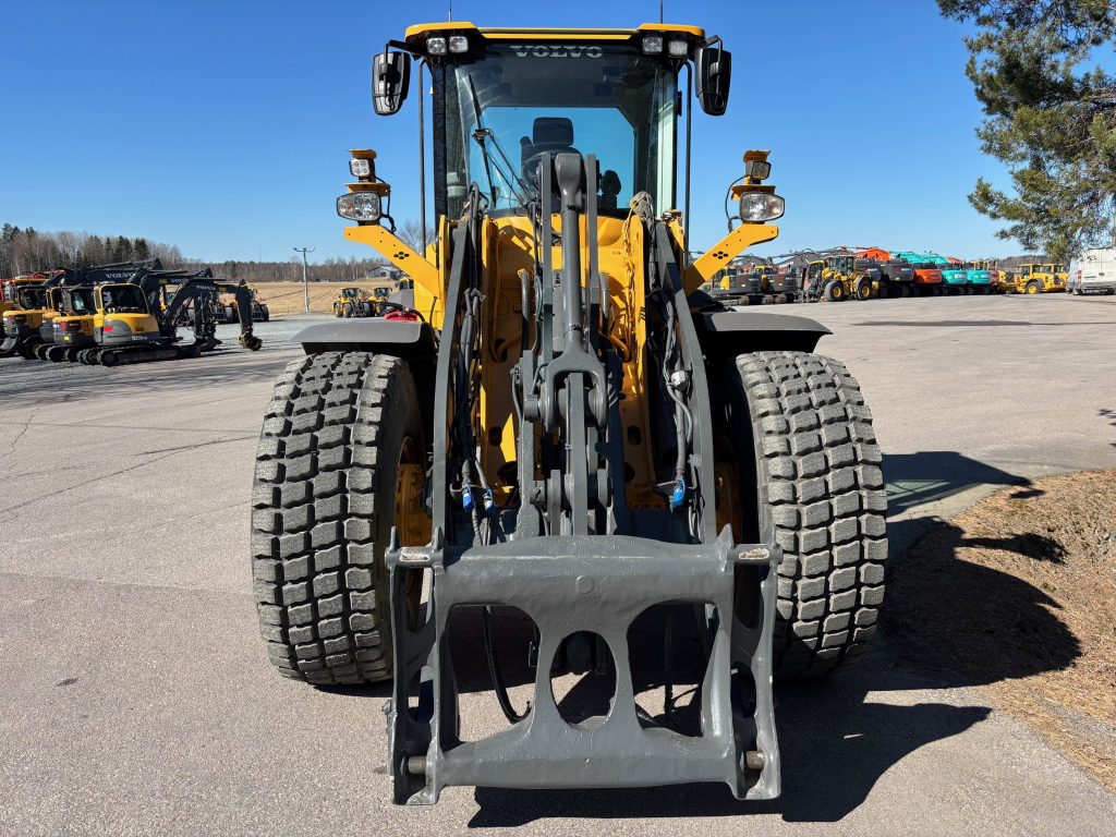 VOLVO L90H + GYORS CSATLAKOZÓ + KIEGÉSZÍTŐ HIDRAULIKA + BSS + CDC + KIEGÉSZÍTŐ ELLENSÚLY + 100% GUMIK kuva 7
