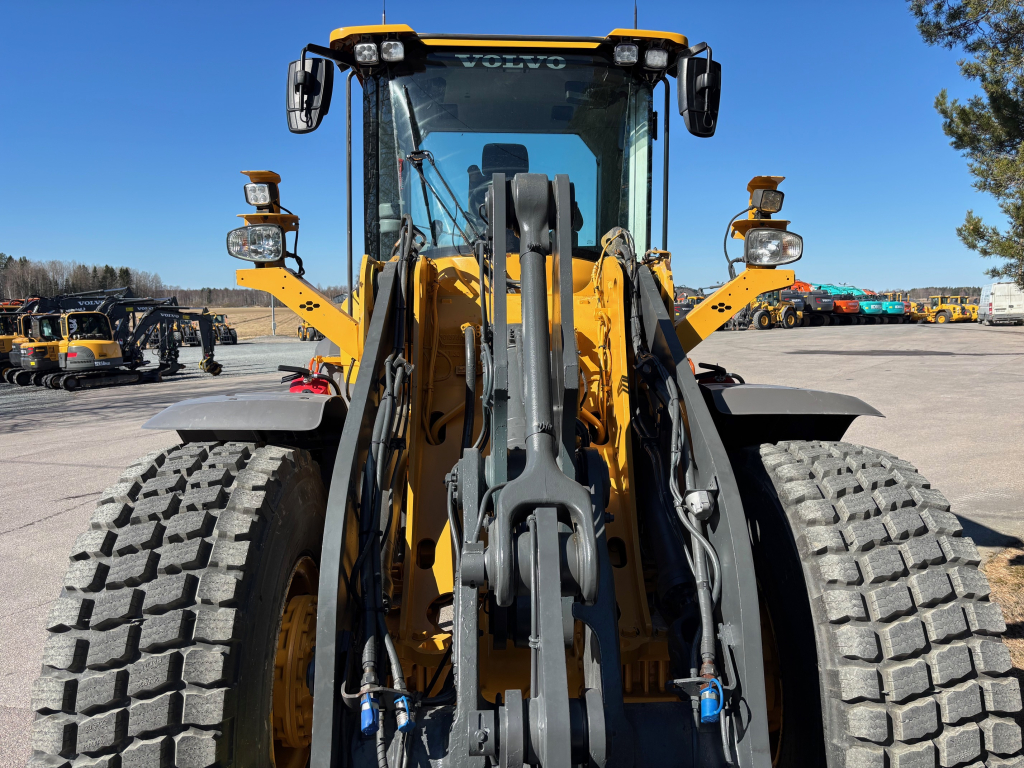 VOLVO L90H + GYORS CSATLAKOZÓ + KIEGÉSZÍTŐ HIDRAULIKA + BSS + CDC + KIEGÉSZÍTŐ ELLENSÚLY + 100% GUMIK kuva 8