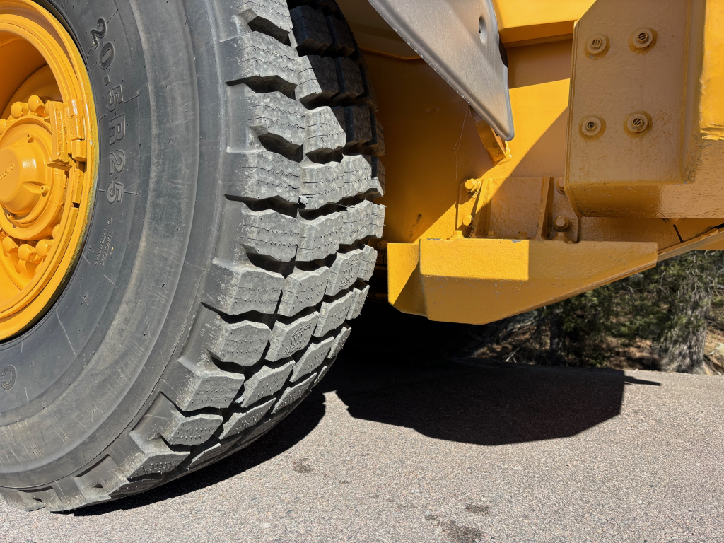 VOLVO L90H + GYORS CSATLAKOZÓ + KIEGÉSZÍTŐ HIDRAULIKA + BSS + CDC + KIEGÉSZÍTŐ ELLENSÚLY + 100% GUMIK kuva 9