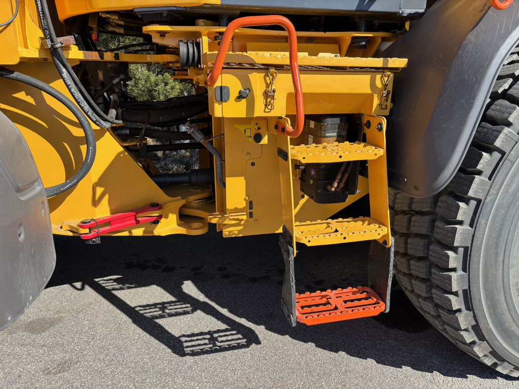 VOLVO L90H + GYORS CSATLAKOZÓ + KIEGÉSZÍTŐ HIDRAULIKA + BSS + CDC + KIEGÉSZÍTŐ ELLENSÚLY + 100% GUMIK kuva 10