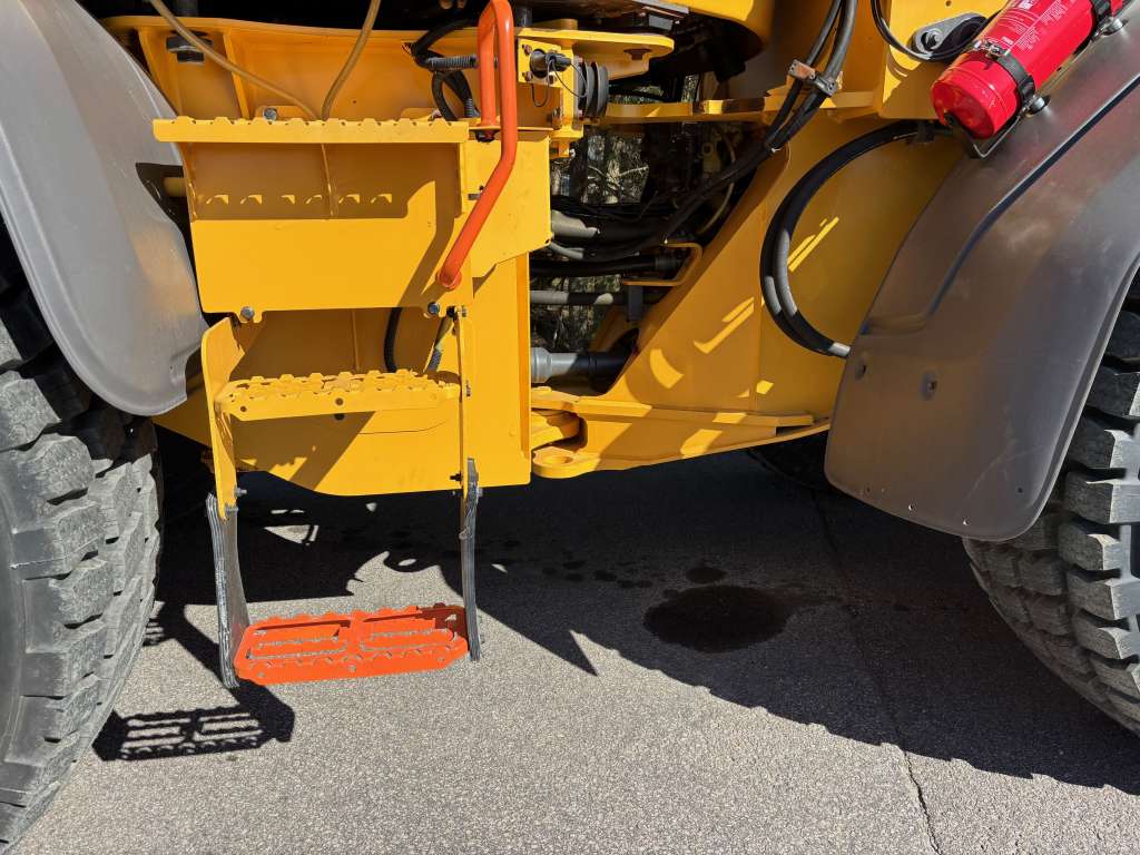 VOLVO L90H + GYORS CSATLAKOZÓ + KIEGÉSZÍTŐ HIDRAULIKA + BSS + CDC + KIEGÉSZÍTŐ ELLENSÚLY + 100% GUMIK kuva 11