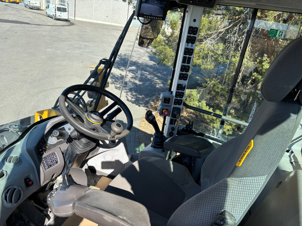 VOLVO L90H + GYORS CSATLAKOZÓ + KIEGÉSZÍTŐ HIDRAULIKA + BSS + CDC + KIEGÉSZÍTŐ ELLENSÚLY + 100% GUMIK kuva 12