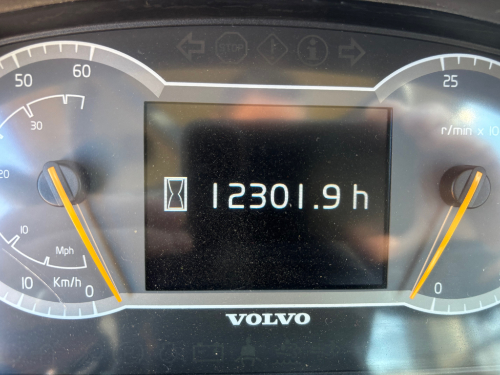 VOLVO L90H + GYORS CSATLAKOZÓ + KIEGÉSZÍTŐ HIDRAULIKA + BSS + CDC + KIEGÉSZÍTŐ ELLENSÚLY + 100% GUMIK kuva 14