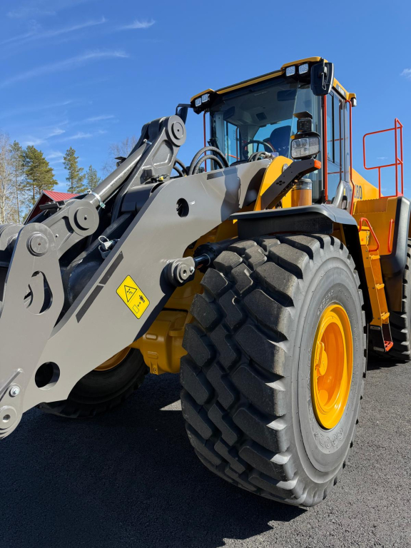 VOLVO L180K + PIKALIITIN + KAHDET LISÄHYDRAULIIKAT + CDC-VIPUOHJAUS + LISÄVASTAPAINO kuva 3