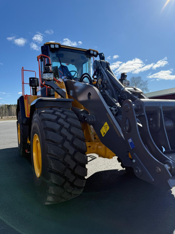 VOLVO L180K + PIKALIITIN + KAHDET LISÄHYDRAULIIKAT + CDC-VIPUOHJAUS + LISÄVASTAPAINO kuva 5