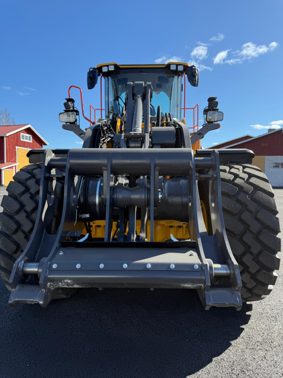 VOLVO L180K + PIKALIITIN + KAHDET LISÄHYDRAULIIKAT + CDC-VIPUOHJAUS + LISÄVASTAPAINO kuva 6
