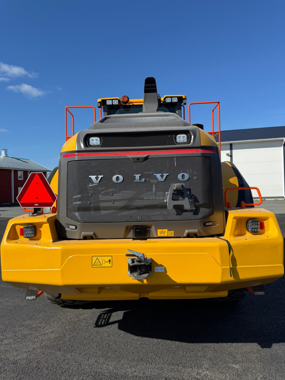 VOLVO L180K + PIKALIITIN + KAHDET LISÄHYDRAULIIKAT + CDC-VIPUOHJAUS + LISÄVASTAPAINO kuva 7