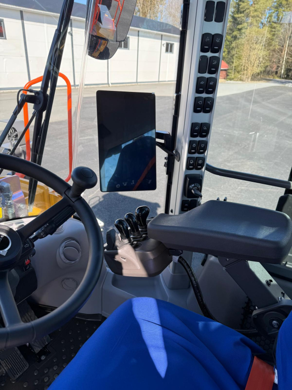 VOLVO L180K + PIKALIITIN + KAHDET LISÄHYDRAULIIKAT + CDC-VIPUOHJAUS + LISÄVASTAPAINO kuva 9