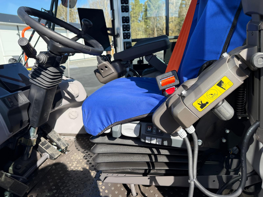 VOLVO L180K + PIKALIITIN + KAHDET LISÄHYDRAULIIKAT + CDC-VIPUOHJAUS + LISÄVASTAPAINO kuva 10