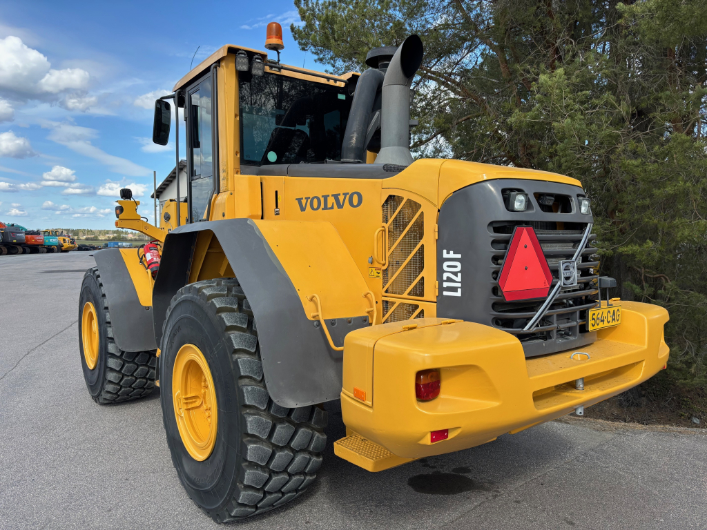 VOLVO L120F + PIKALIITIN + KAHDET LISÄHYDRAULIIKAT + BSS + EBERI + LOADMASTER VAAKA kuva 2