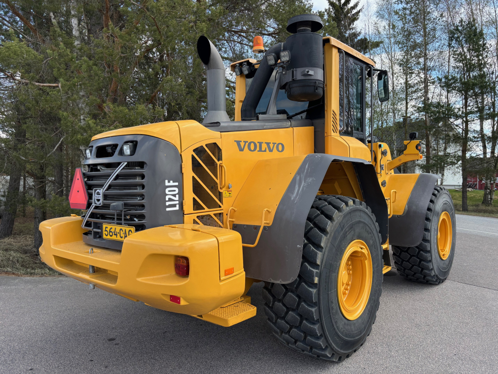 VOLVO L120F + PIKALIITIN + KAHDET LISÄHYDRAULIIKAT + BSS + EBERI + LOADMASTER VAAKA kuva 4