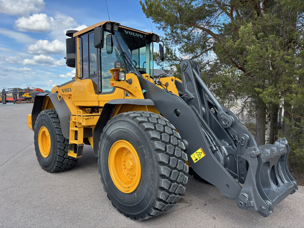 VOLVO L120F + PIKALIITIN + KAHDET LISÄHYDRAULIIKAT + BSS + EBERI + LOADMASTER VAAKA kuva 5