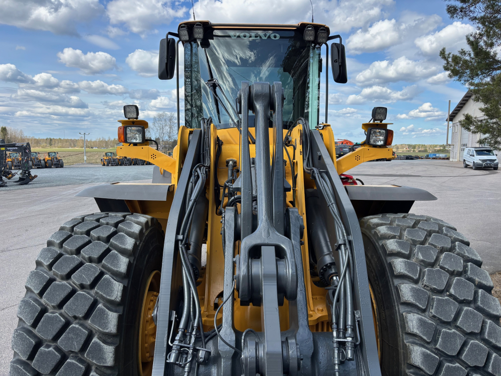 VOLVO L120F + PIKALIITIN + KAHDET LISÄHYDRAULIIKAT + BSS + EBERI + LOADMASTER VAAKA kuva 8