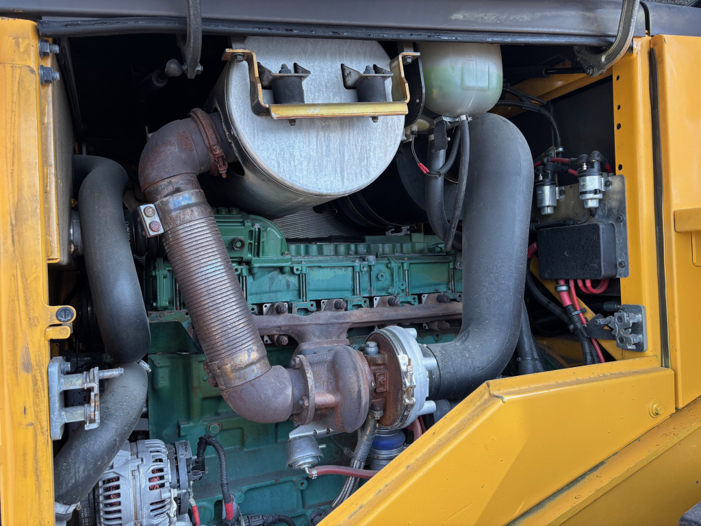 VOLVO L120F + PIKALIITIN + KAHDET LISÄHYDRAULIIKAT + BSS + EBERI + LOADMASTER VAAKA kuva 13