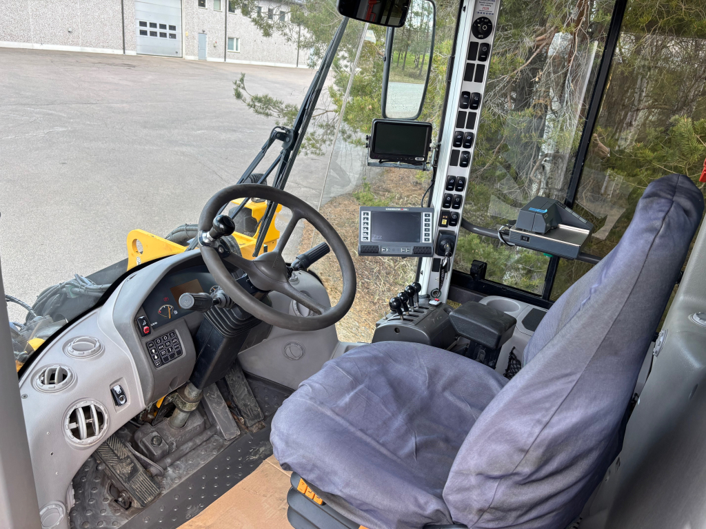 VOLVO L120F + PIKALIITIN + KAHDET LISÄHYDRAULIIKAT + BSS + EBERI + LOADMASTER VAAKA kuva 14