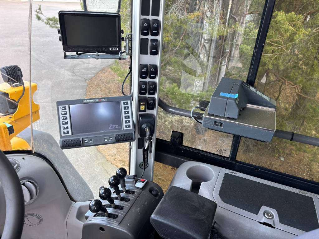 VOLVO L120F + PIKALIITIN + KAHDET LISÄHYDRAULIIKAT + BSS + EBERI + LOADMASTER VAAKA kuva 15
