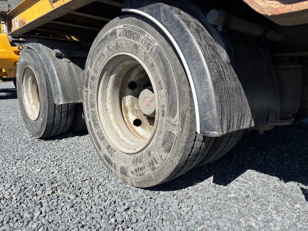 HUMBAUR 4-AKSELINEN + 9,8M POKATTU KANSI + ILMAJOUSET + LEVIKKEET + HYDRAULISET RAMPIT kuva 10