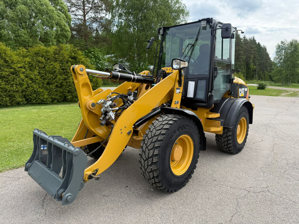 CATERPILLAR 908H2 + PIKALIITIN + LISÄHYDRAULIIKKA + 35KM/H + RASVARI + KAKSI KAUHAA + PIIKIT kuva 3