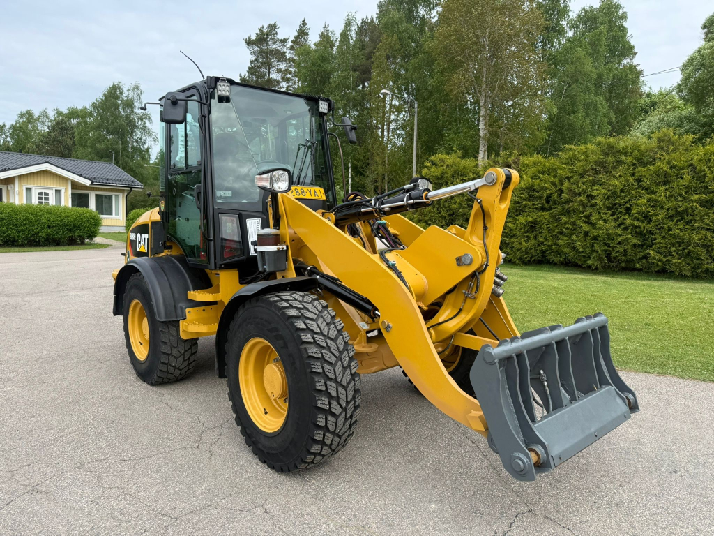 CATERPILLAR 908H2 + PIKALIITIN + LISÄHYDRAULIIKKA + 35KM/H + RASVARI + KAKSI KAUHAA + PIIKIT kuva 5