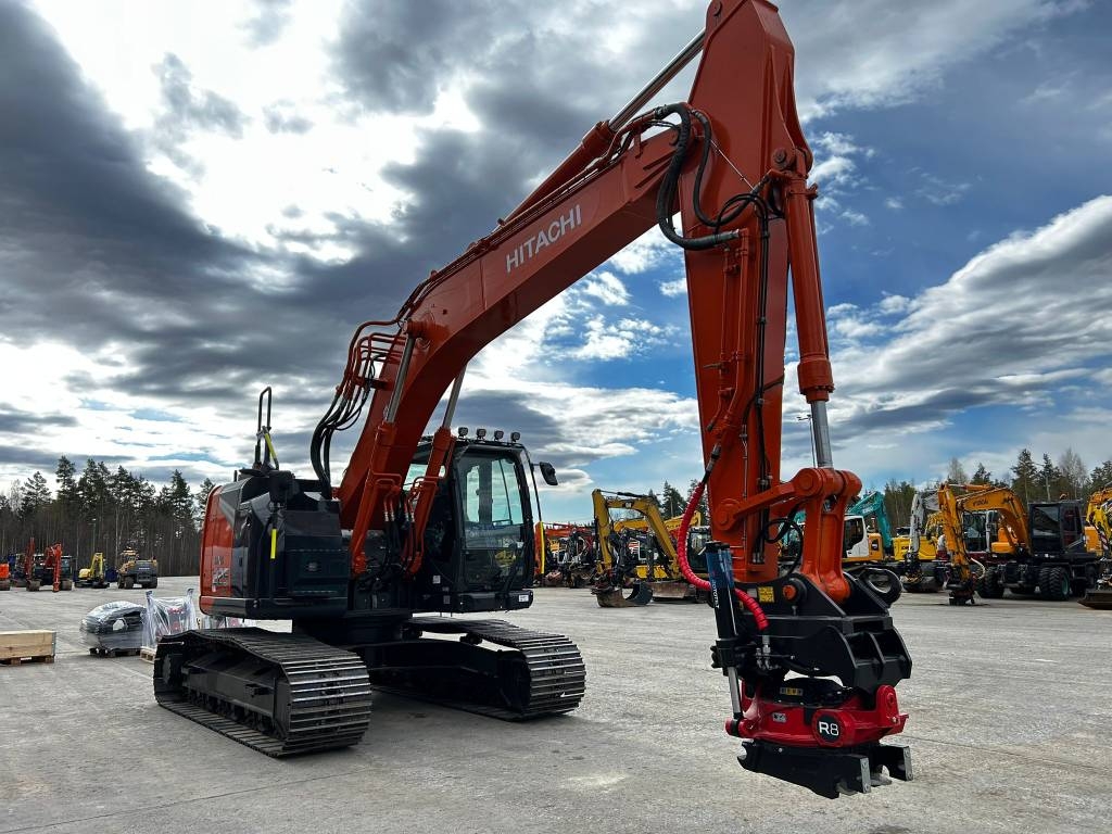Hitachi ZX225USLC-7/ Rotátor, Topení, Mazací tuk, StageV kuva 5