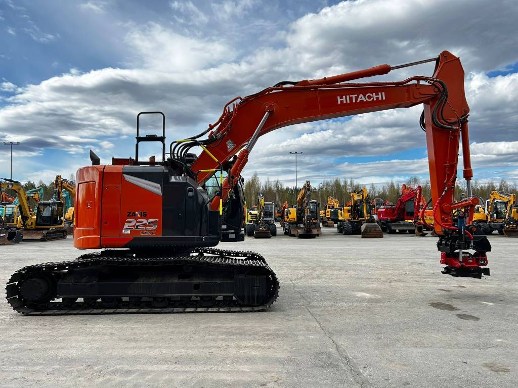Hitachi ZX225USLC-7/ Rotátor, Topení, Mazací tuk, StageV kuva 7