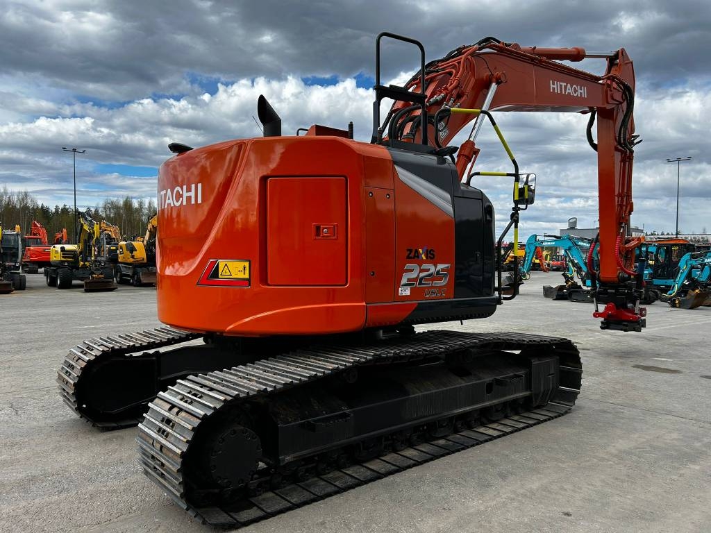 Hitachi ZX225USLC-7/ Rotátor, Topení, Mazací tuk, StageV kuva 8