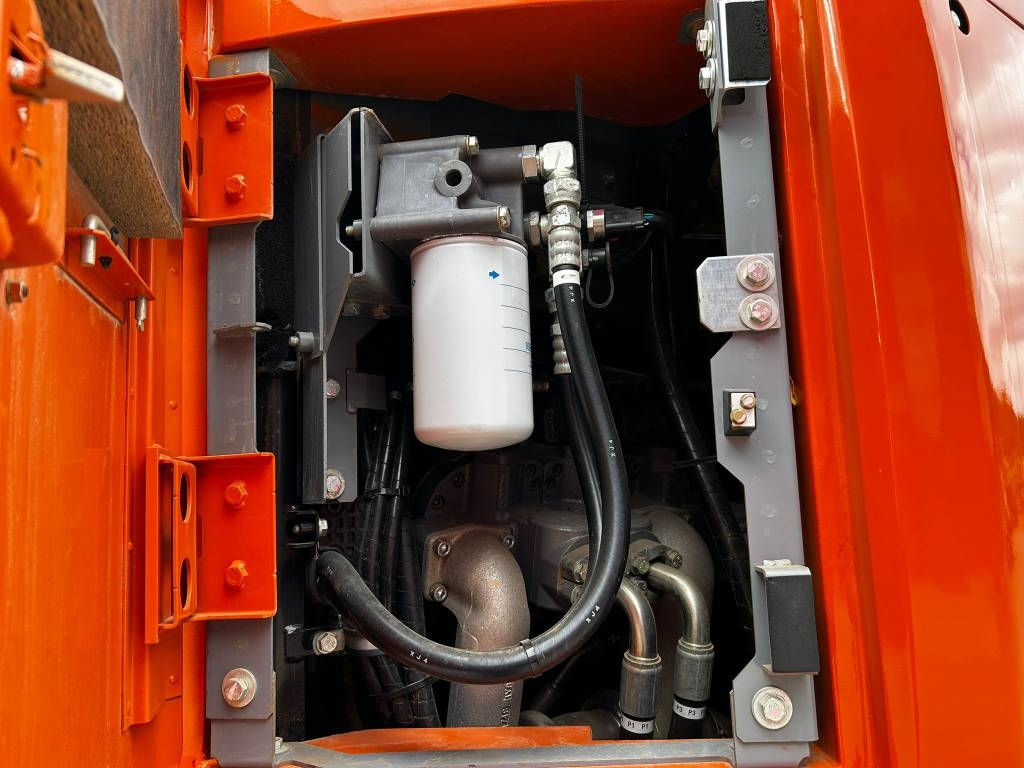 Hitachi ZX225USLC-7/ Rotátor, Topení, Mazací tuk, StageV kuva 14