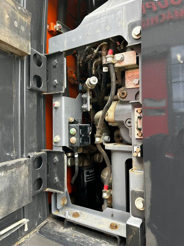 Hitachi ZX225USLC-7/ Rotátor, Topení, Mazací tuk, StageV kuva 15