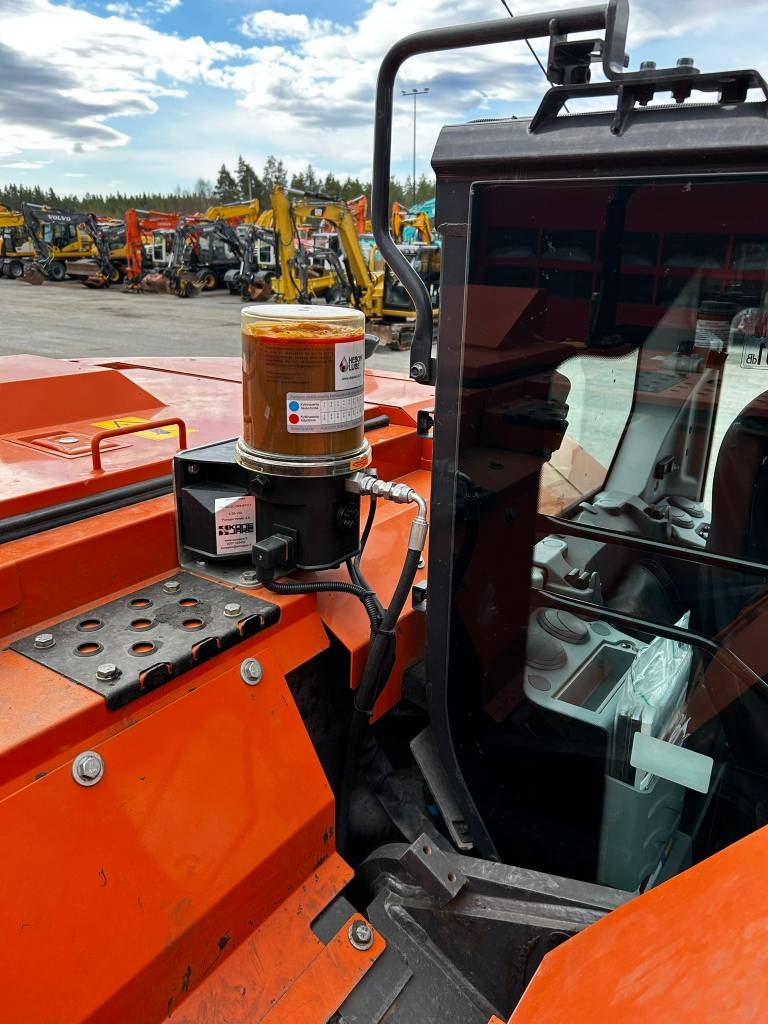Hitachi ZX225USLC-7/ Rotátor, Topení, Mazací tuk, StageV kuva 16