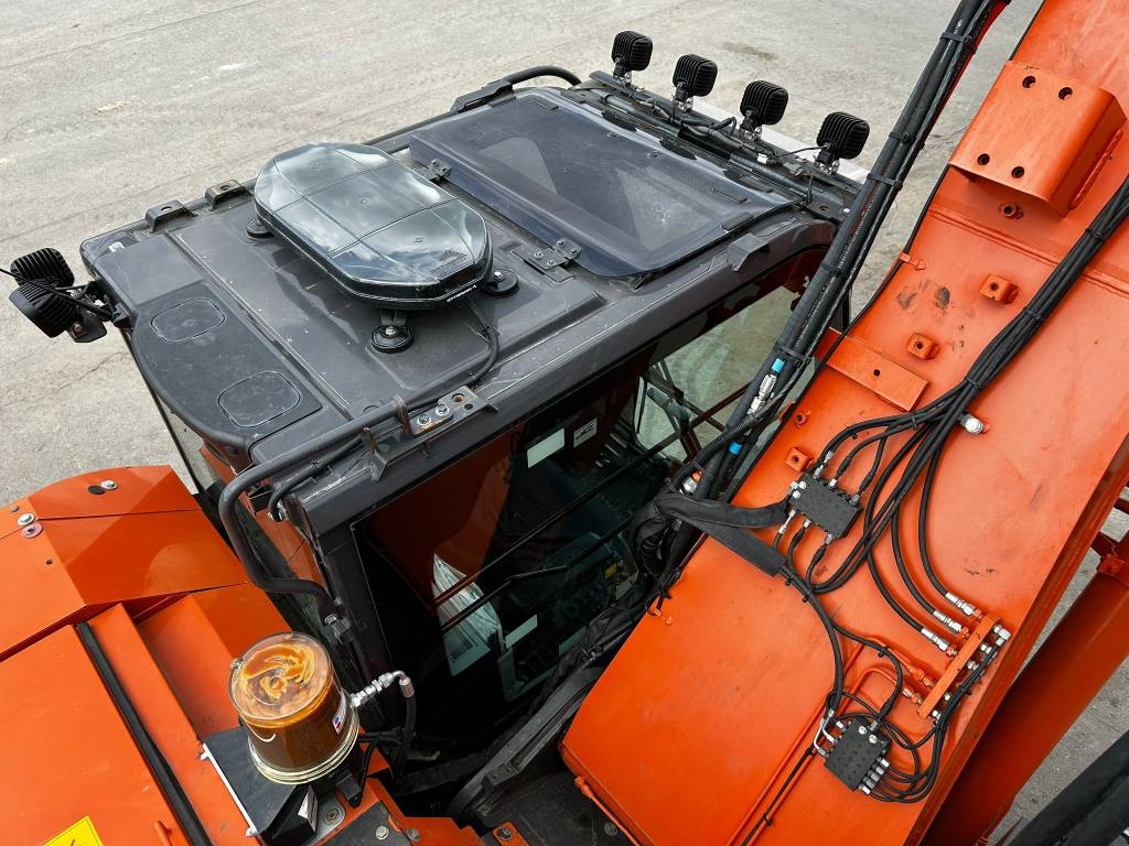 Hitachi ZX225USLC-7/ Rotátor, Topení, Mazací tuk, StageV kuva 17