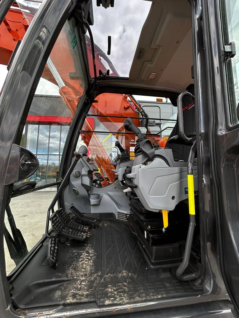 Hitachi ZX225USLC-7/ Rotátor, Topení, Mazací tuk, StageV kuva 21