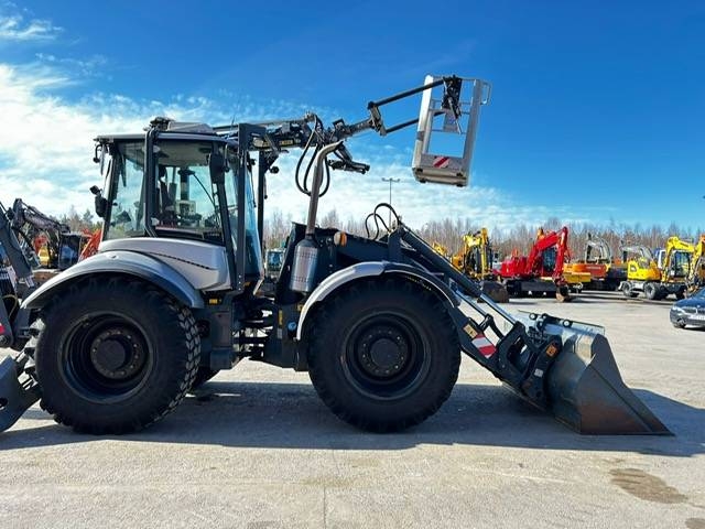Lännen 8800 / Engcon Kronospylväsnostin Ym.. kuva 6