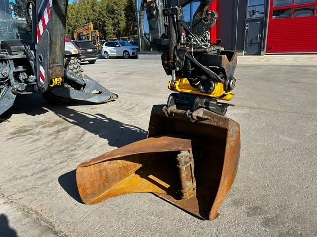 Lännen 8800 / Engcon Kronospylväsnostin Ym.. kuva 11