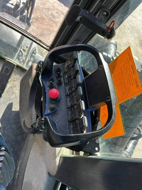 Lännen 8800 / Engcon Kronospylväsnostin Ym.. kuva 21