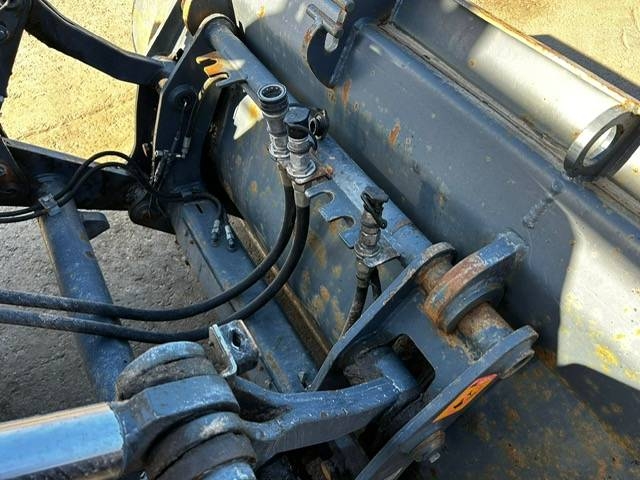 Lännen 8800 / Engcon Kronospylväsnostin Ym.. kuva 23