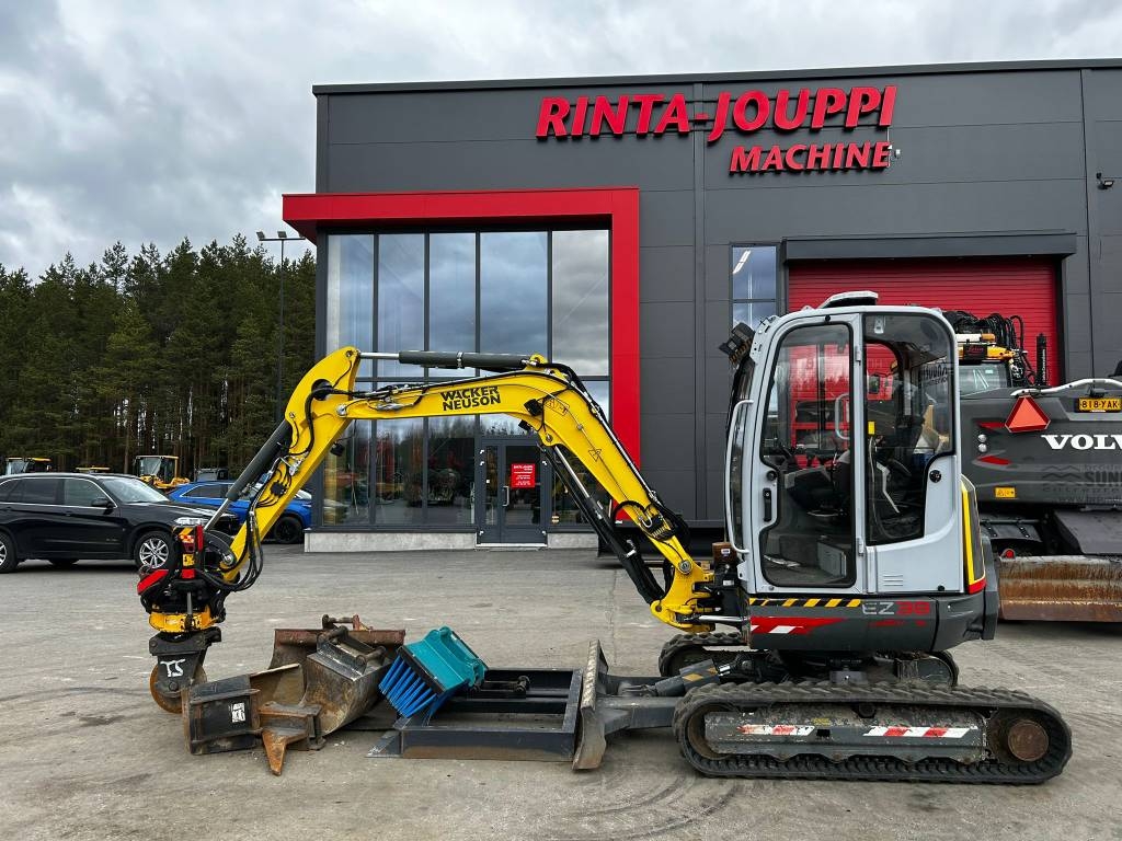 Wacker Neuson EZ 38 / Huippuvarusteltu minikaivuri!