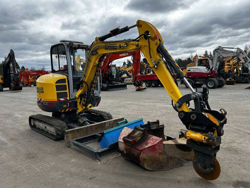 Wacker Neuson EZ 38 / Huippuvarusteltu minikaivuri! kuva 4