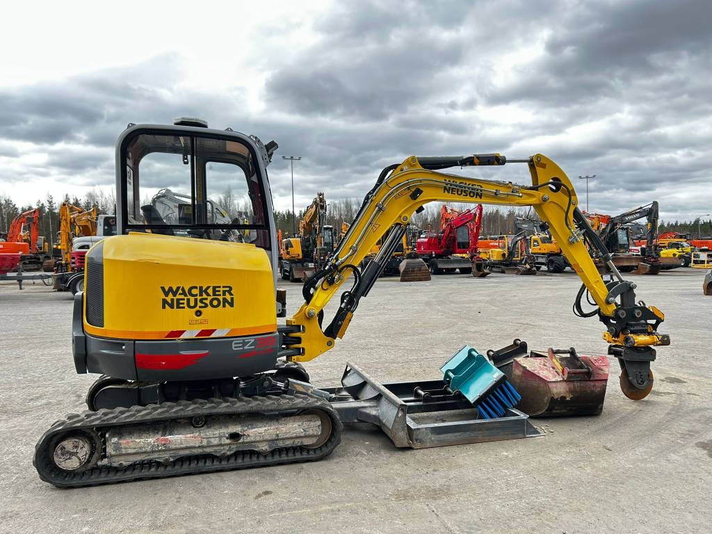 Wacker Neuson EZ 38 / Huippuvarusteltu minikaivuri! kuva 6