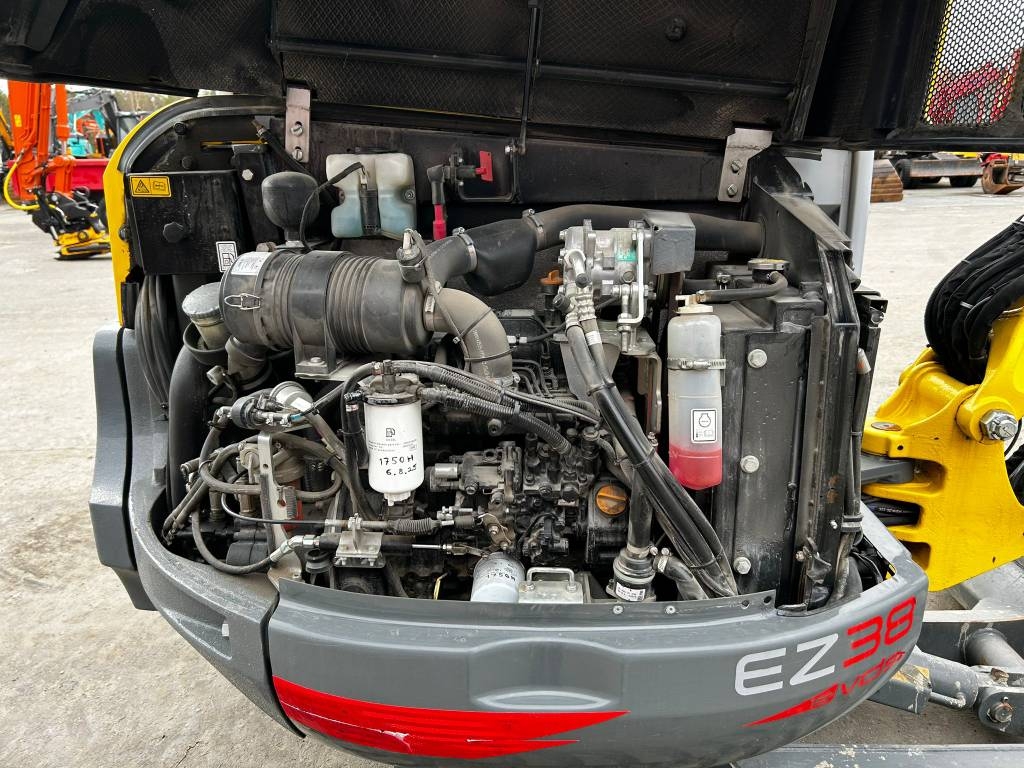 Wacker Neuson EZ 38 / Huippuvarusteltu minikaivuri! kuva 13