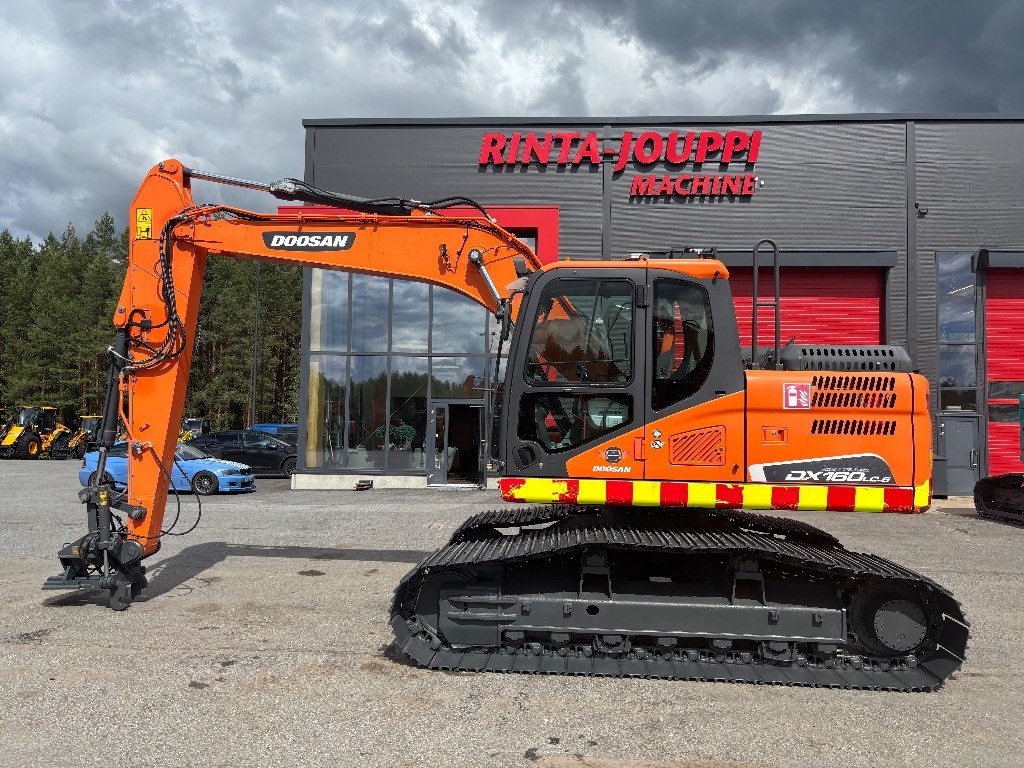 Doosan DX 160 LC / Tilter, 3 buckets, New chains!