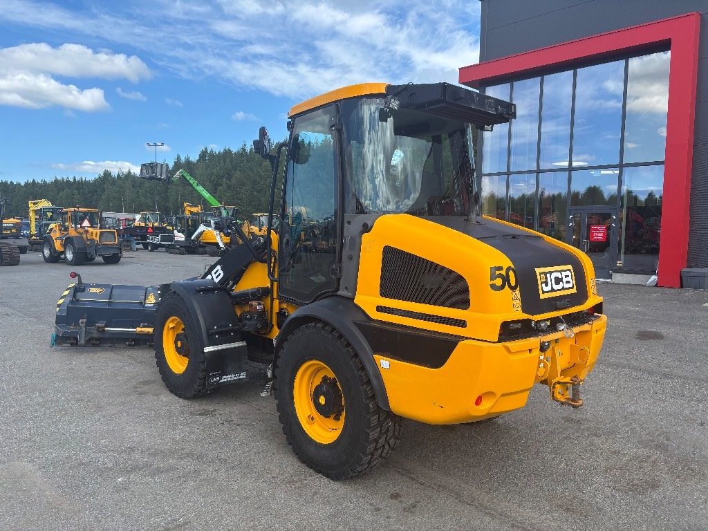 JCB 409 / 犁、铲斗、喷砂机、好轮胎！ kuva 3