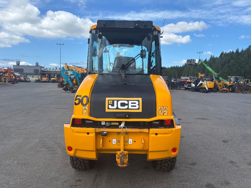JCB 409 / 犁、铲斗、喷砂机、好轮胎！ kuva 4