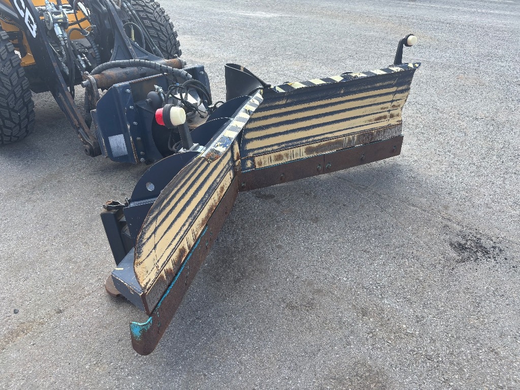 JCB 409 / 犁、铲斗、喷砂机、好轮胎！ kuva 7