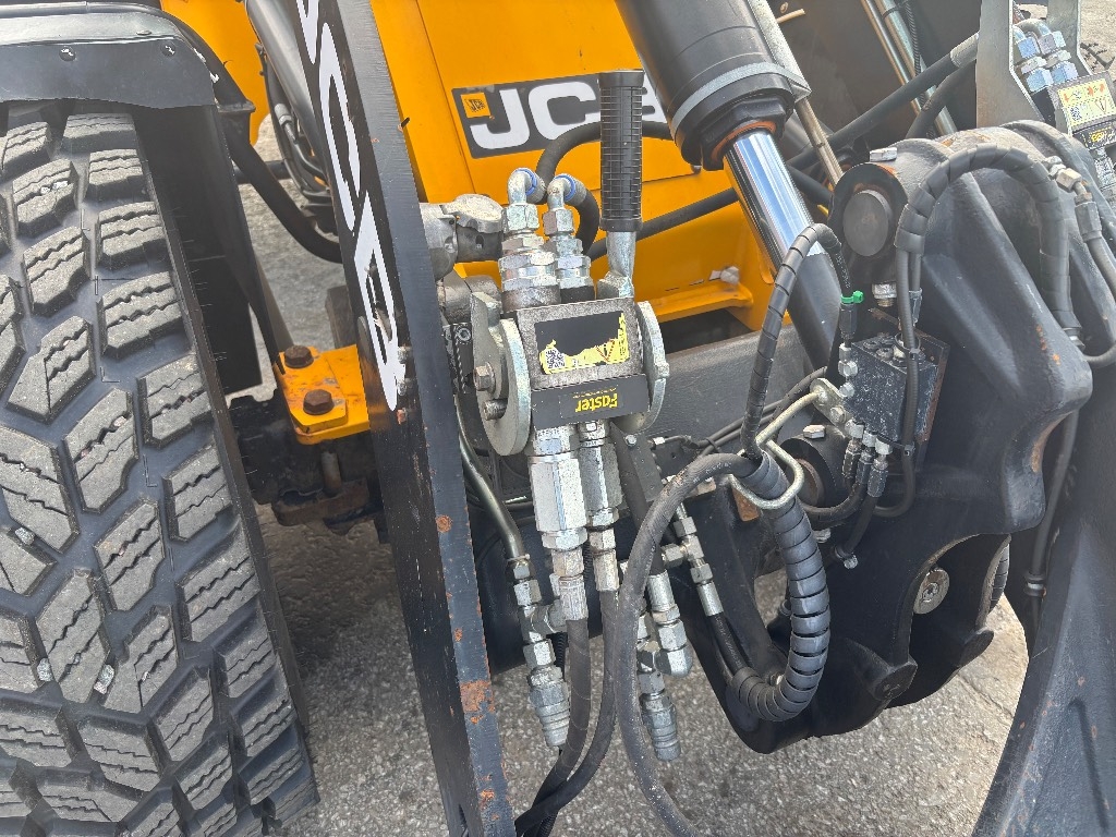 JCB 409 / 犁、铲斗、喷砂机、好轮胎！ kuva 8