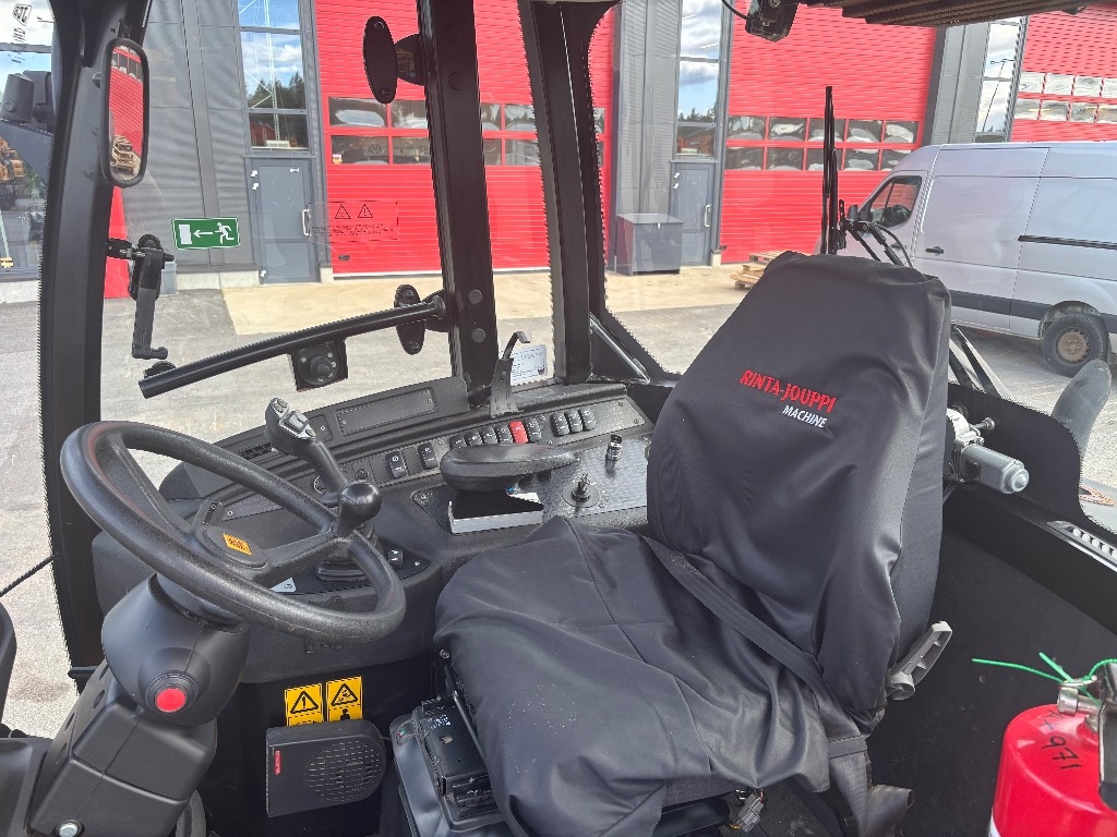 JCB 409 / 犁、铲斗、喷砂机、好轮胎！ kuva 12