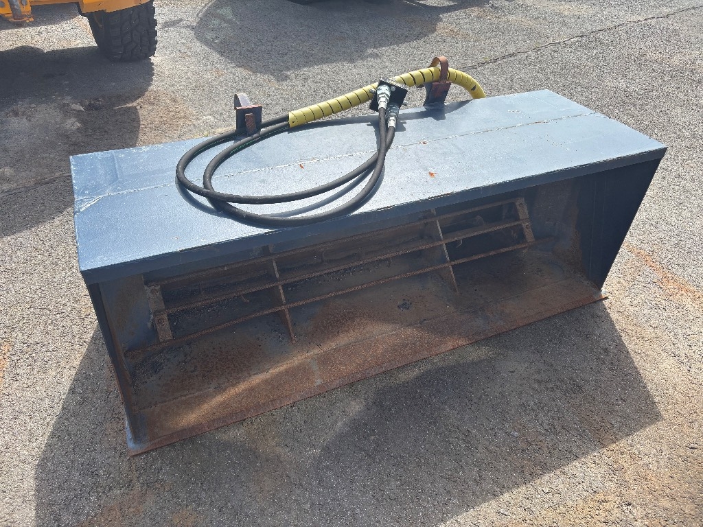 JCB 409 / 犁、铲斗、喷砂机、好轮胎！ kuva 15